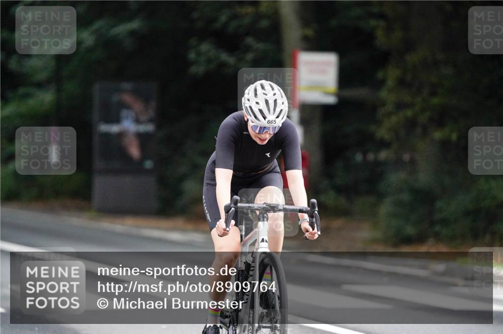 14.09.2025 - Stadtparktriathlon Michael Burmester http://msf.ph/oto/8909764 14.09.2025 10:19:16 Radfahren 530, 581, 665 meine-sportfotos.de