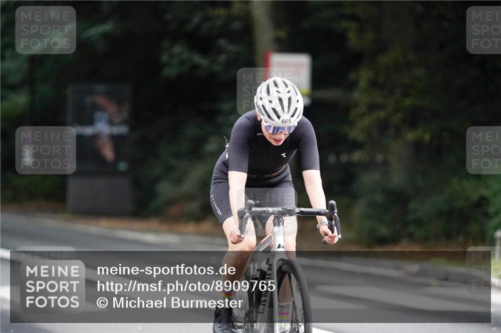 14.09.2025 - Stadtparktriathlon Michael Burmester http://msf.ph/oto/8909765 14.09.2025 10:19:16 Radfahren 530, 581, 665 meine-sportfotos.de