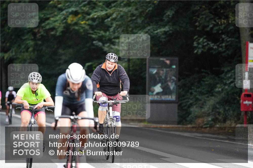 14.09.2025 - Stadtparktriathlon Michael Burmester http://msf.ph/oto/8909789 14.09.2025 10:20:07 Radfahren 539, 592, 611, 632, 661, 677, 687 meine-sportfotos.de