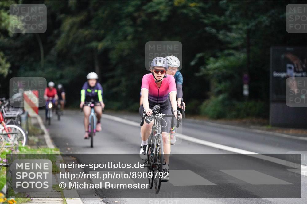 14.09.2025 - Stadtparktriathlon Michael Burmester http://msf.ph/oto/8909792 14.09.2025 10:20:10 Radfahren 539, 592, 611, 632, 661, 677, 687 meine-sportfotos.de