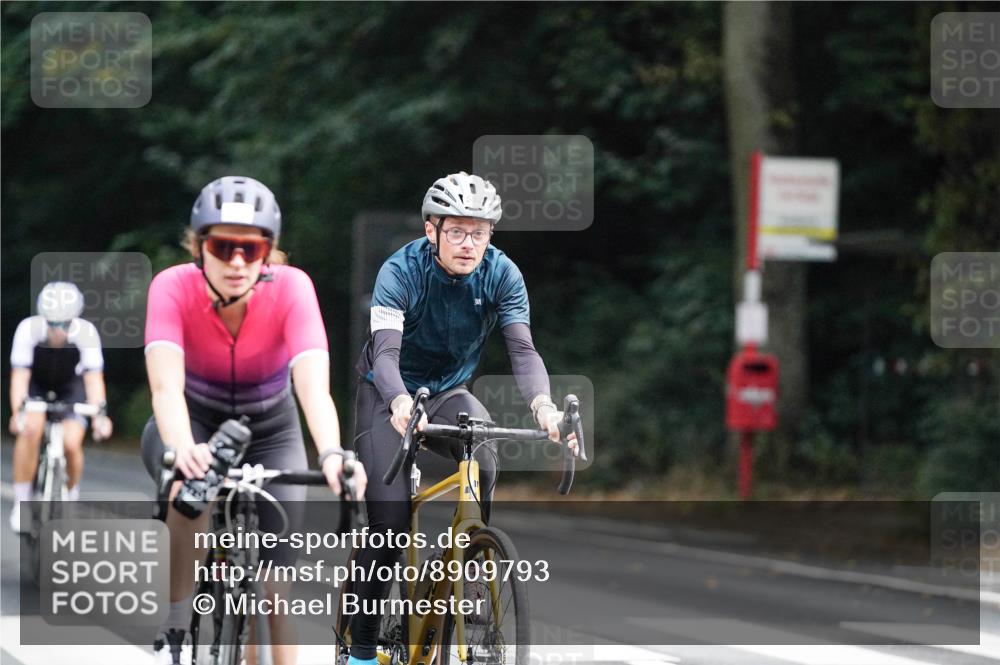 14.09.2025 - Stadtparktriathlon Michael Burmester http://msf.ph/oto/8909793 14.09.2025 10:20:11 Radfahren 539, 592, 611, 632, 661, 677, 687 meine-sportfotos.de