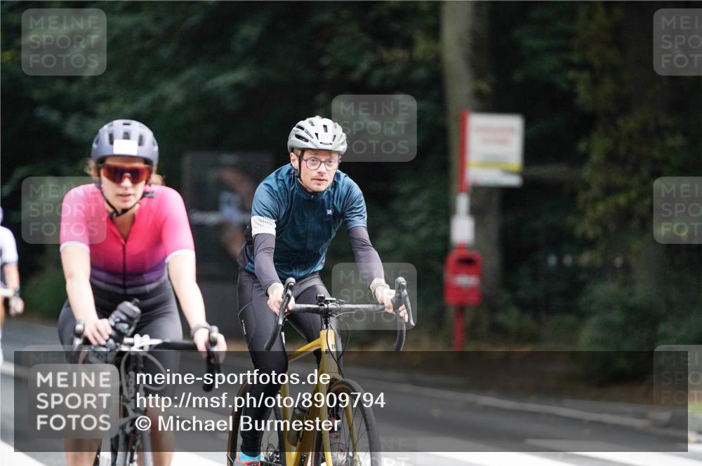 14.09.2025 - Stadtparktriathlon Michael Burmester http://msf.ph/oto/8909794 14.09.2025 10:20:11 Radfahren 539, 592, 611, 632, 661, 677, 687 meine-sportfotos.de