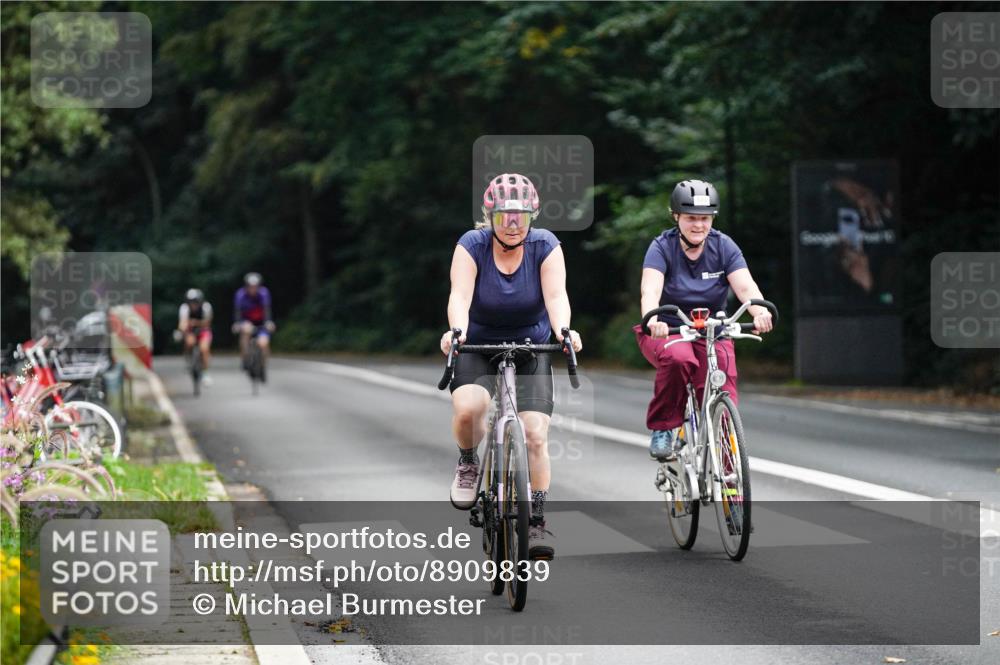 14.09.2025 - Stadtparktriathlon Michael Burmester http://msf.ph/oto/8909839 14.09.2025 10:21:07 Radfahren 533, 566, 596, 637, 648 meine-sportfotos.de