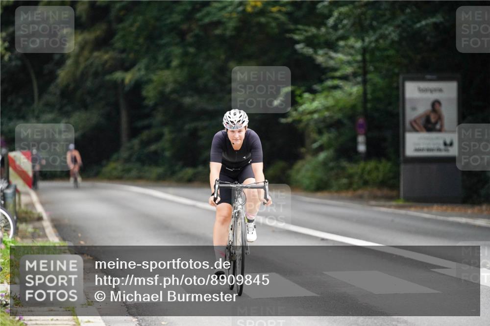 14.09.2025 - Stadtparktriathlon Michael Burmester http://msf.ph/oto/8909845 14.09.2025 10:21:18 Radfahren 524, 566, 648 meine-sportfotos.de