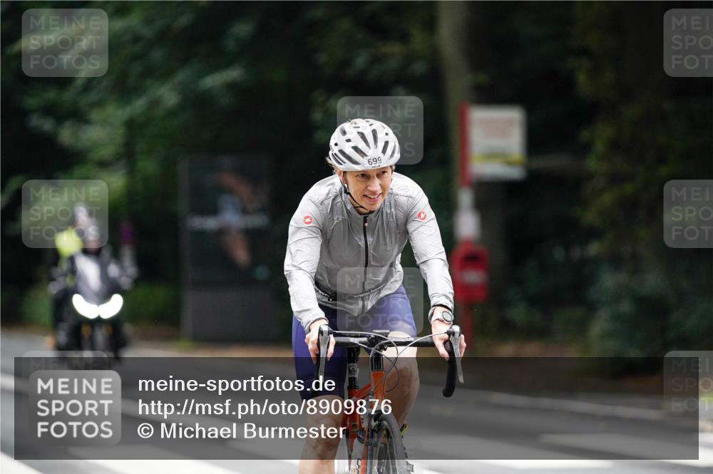14.09.2025 - Stadtparktriathlon Michael Burmester http://msf.ph/oto/8909876 14.09.2025 10:22:01 Radfahren 527, 699, 712 meine-sportfotos.de