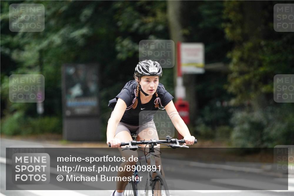 14.09.2025 - Stadtparktriathlon Michael Burmester http://msf.ph/oto/8909891 14.09.2025 10:22:23 Radfahren 546, 578, 700, 704, 708 meine-sportfotos.de
