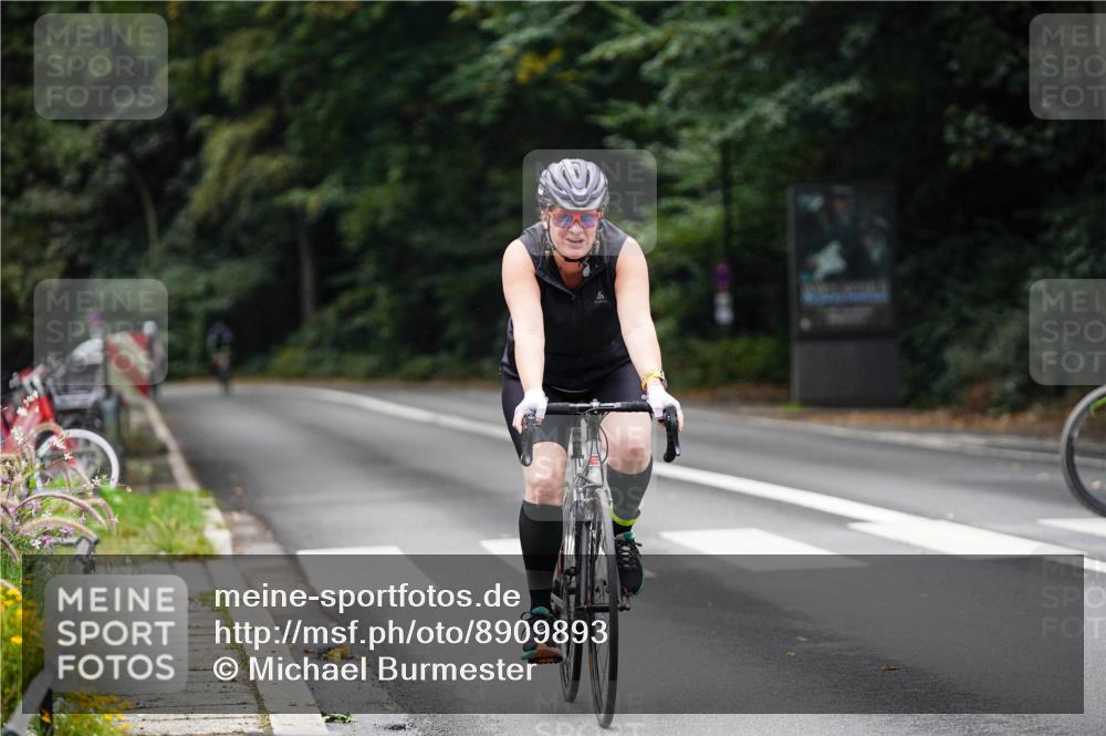 14.09.2025 - Stadtparktriathlon Michael Burmester http://msf.ph/oto/8909893 14.09.2025 10:22:26 Radfahren 546, 700, 704, 708 meine-sportfotos.de