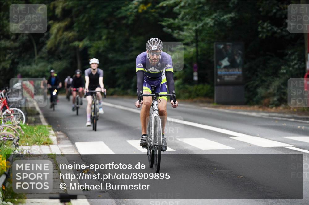 14.09.2025 - Stadtparktriathlon Michael Burmester http://msf.ph/oto/8909895 14.09.2025 10:22:37 Radfahren 526, 541, 553, 590 meine-sportfotos.de