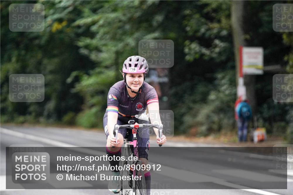 14.09.2025 - Stadtparktriathlon Michael Burmester http://msf.ph/oto/8909912 14.09.2025 10:22:55 Radfahren 556, 591, 646, 654, 716 meine-sportfotos.de