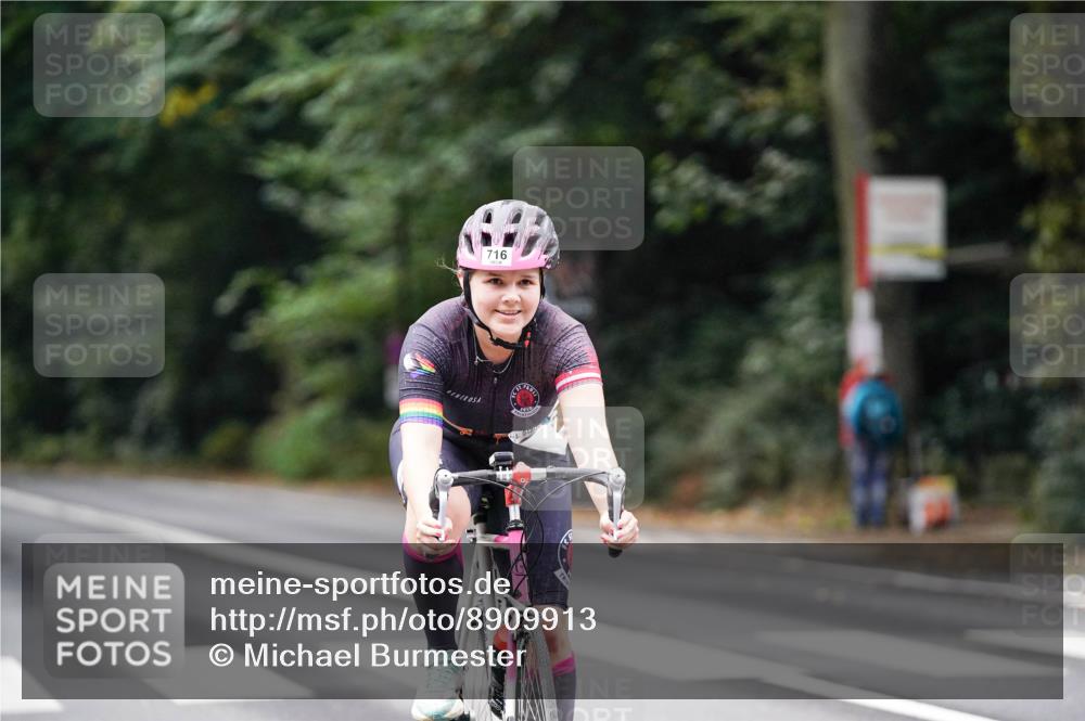 14.09.2025 - Stadtparktriathlon Michael Burmester http://msf.ph/oto/8909913 14.09.2025 10:22:55 Radfahren 556, 591, 646, 654, 716 meine-sportfotos.de