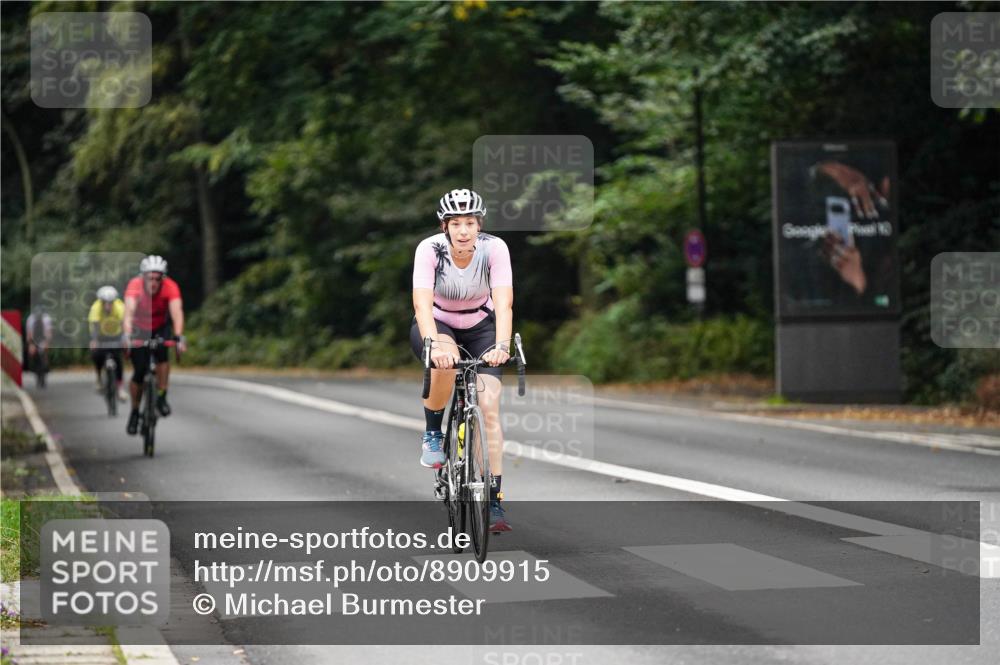 14.09.2025 - Stadtparktriathlon Michael Burmester http://msf.ph/oto/8909915 14.09.2025 10:22:58 Radfahren 556, 591, 604, 654, 716 meine-sportfotos.de
