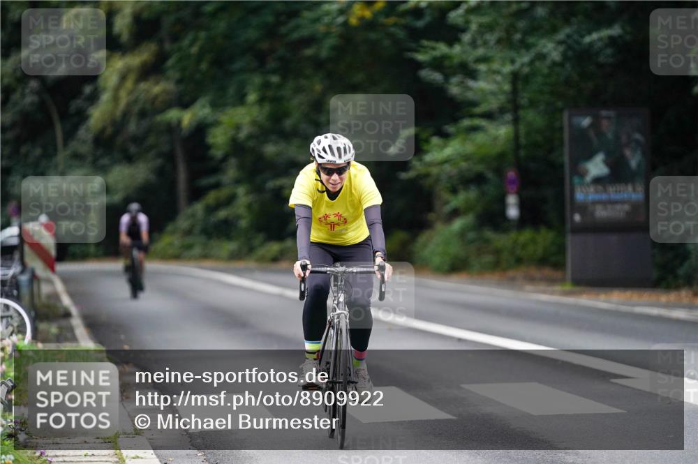 14.09.2025 - Stadtparktriathlon Michael Burmester http://msf.ph/oto/8909922 14.09.2025 10:23:04 Radfahren 556, 604, 650, 654 meine-sportfotos.de