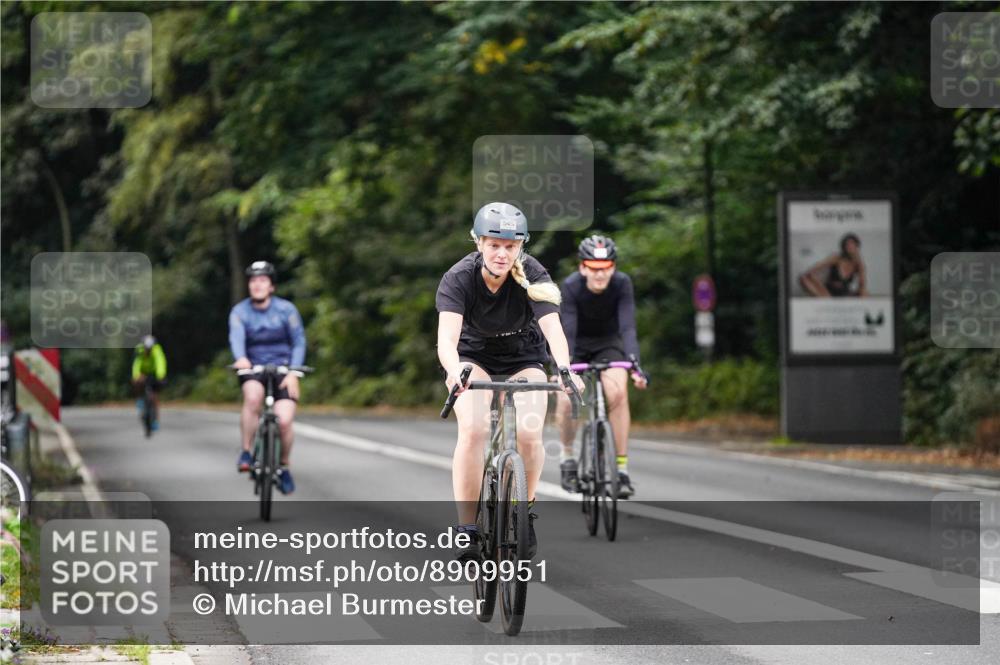 14.09.2025 - Stadtparktriathlon Michael Burmester http://msf.ph/oto/8909951 14.09.2025 10:23:39 Radfahren 545, 587, 595, 608, 618, 624, 698 meine-sportfotos.de