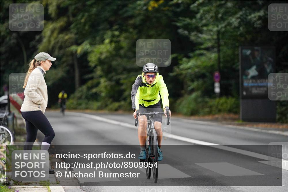 14.09.2025 - Stadtparktriathlon Michael Burmester http://msf.ph/oto/8909954 14.09.2025 10:23:48 Radfahren 621, 698 meine-sportfotos.de