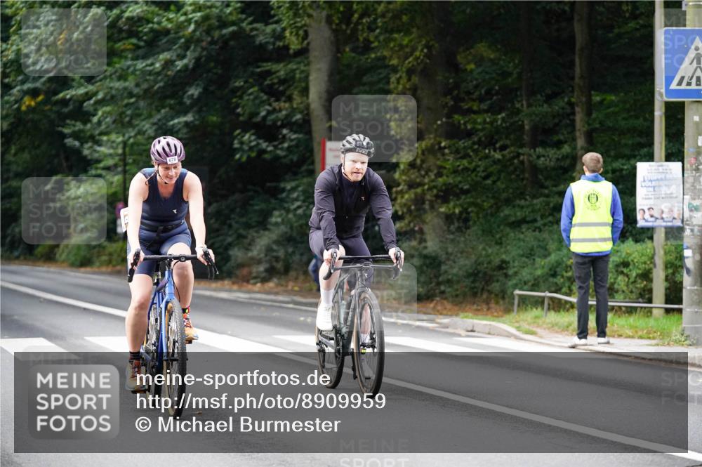 14.09.2025 - Stadtparktriathlon Michael Burmester http://msf.ph/oto/8909959 14.09.2025 10:24:23 Radfahren 550, 585, 614, 678 meine-sportfotos.de