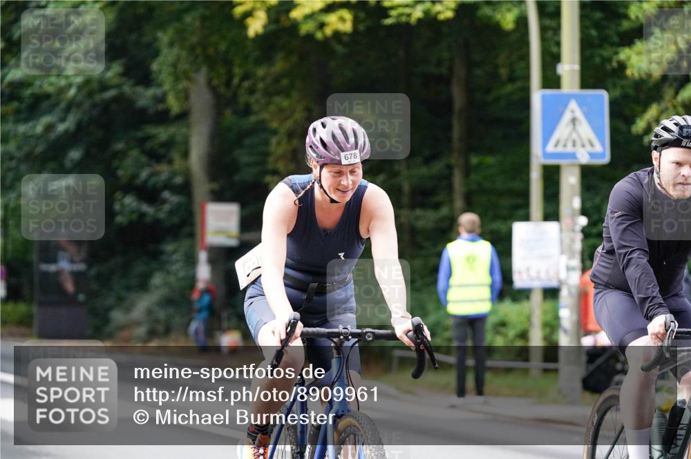 14.09.2025 - Stadtparktriathlon Michael Burmester http://msf.ph/oto/8909961 14.09.2025 10:24:24 Radfahren 550, 585, 614, 678 meine-sportfotos.de