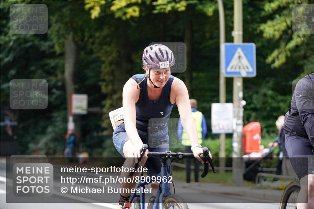 14.09.2025 - Stadtparktriathlon Michael Burmester http://msf.ph/oto/8909962 14.09.2025 10:24:24 Radfahren 550, 585, 614, 678 meine-sportfotos.de