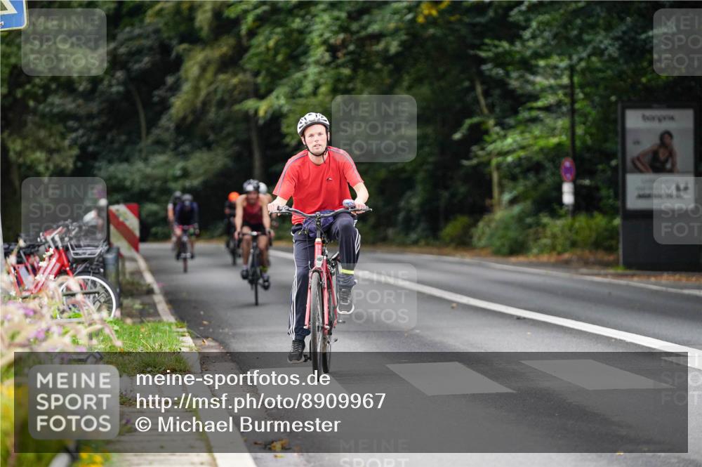 14.09.2025 - Stadtparktriathlon Michael Burmester http://msf.ph/oto/8909967 14.09.2025 10:24:33 Radfahren 537, 550, 551, 558, 614, 681, 701 meine-sportfotos.de