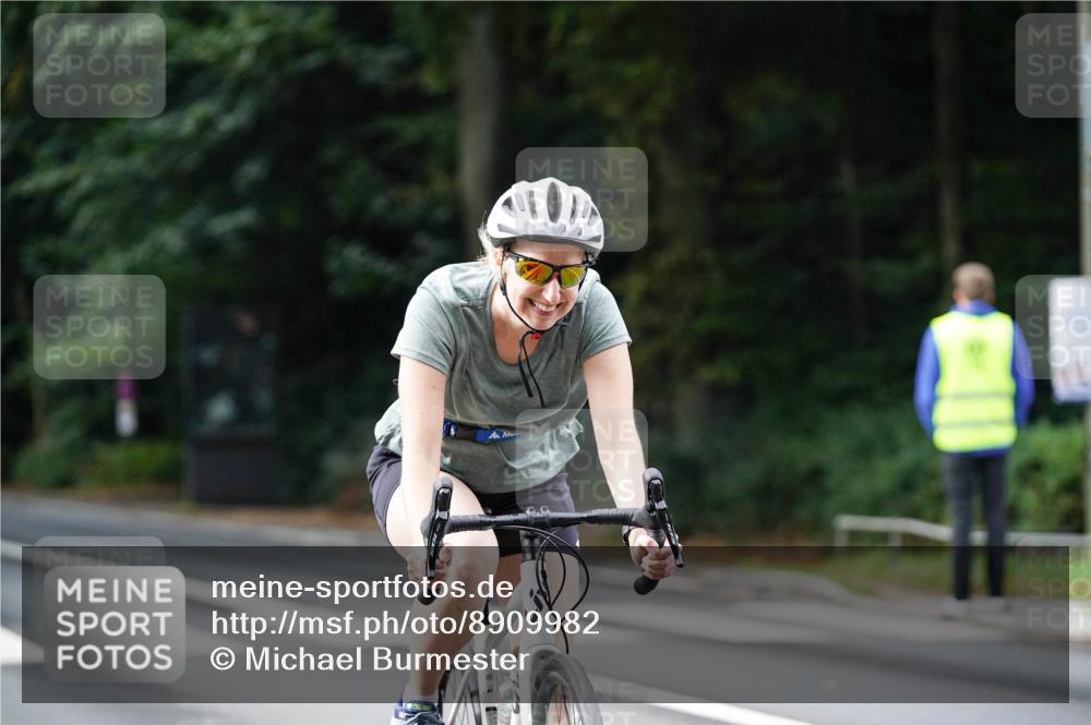 14.09.2025 - Stadtparktriathlon Michael Burmester http://msf.ph/oto/8909982 14.09.2025 10:24:46 Radfahren 511, 525, 537, 551, 580, 663, 683 meine-sportfotos.de