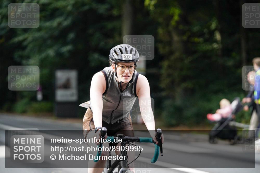 14.09.2025 - Stadtparktriathlon Michael Burmester http://msf.ph/oto/8909995 14.09.2025 10:25:01 Radfahren 519, 536, 668, 679 meine-sportfotos.de