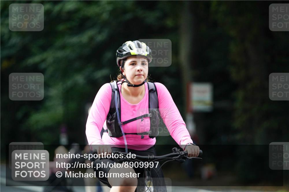 14.09.2025 - Stadtparktriathlon Michael Burmester http://msf.ph/oto/8909997 14.09.2025 10:25:04 Radfahren 519, 536, 679 meine-sportfotos.de