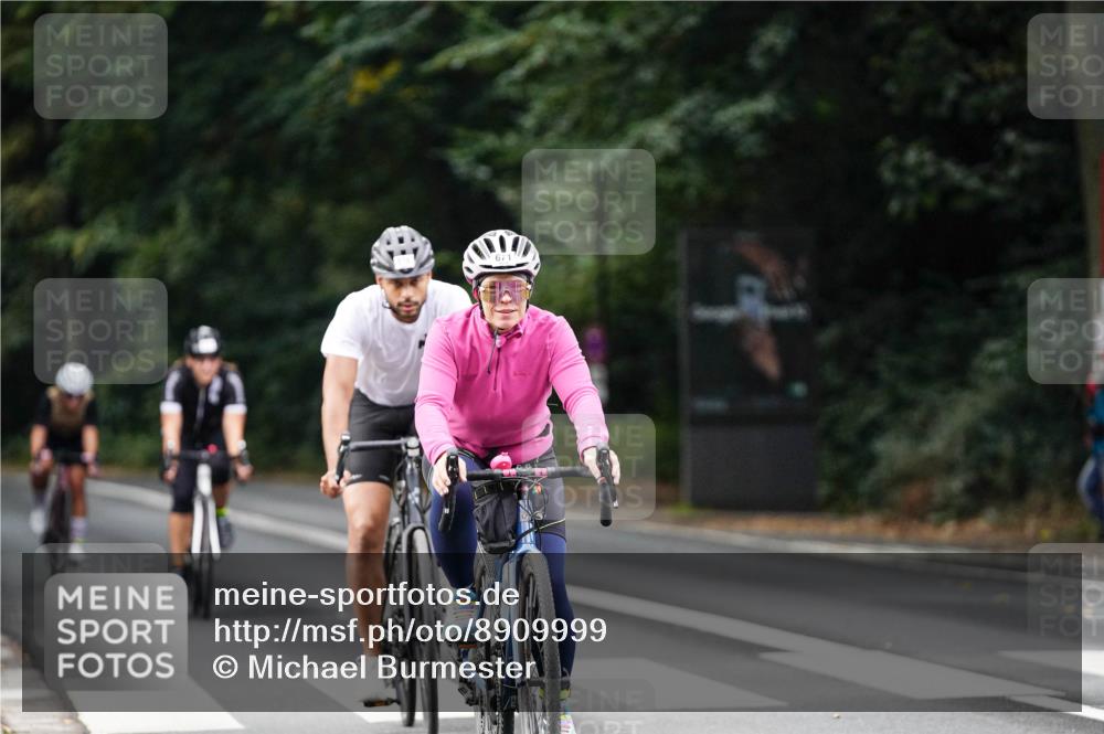 14.09.2025 - Stadtparktriathlon Michael Burmester http://msf.ph/oto/8909999 14.09.2025 10:25:15 Radfahren 571, 576, 660, 671 meine-sportfotos.de