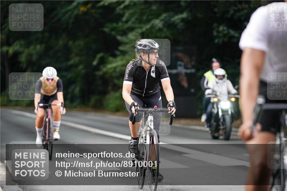14.09.2025 - Stadtparktriathlon Michael Burmester http://msf.ph/oto/8910001 14.09.2025 10:25:16 Radfahren 571, 576, 660, 671 meine-sportfotos.de