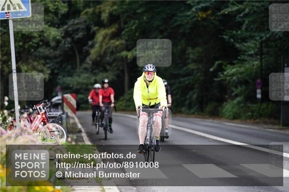 14.09.2025 - Stadtparktriathlon Michael Burmester http://msf.ph/oto/8910008 14.09.2025 10:25:34 Radfahren 567, 627 meine-sportfotos.de