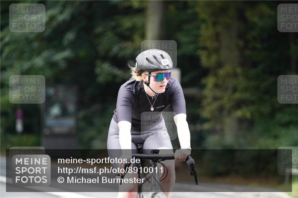 14.09.2025 - Stadtparktriathlon Michael Burmester http://msf.ph/oto/8910011 14.09.2025 10:25:39 Radfahren 567, 601, 627 meine-sportfotos.de