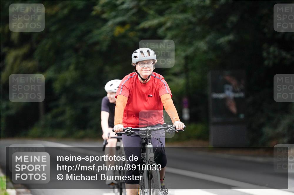 14.09.2025 - Stadtparktriathlon Michael Burmester http://msf.ph/oto/8910033 14.09.2025 10:26:10 Radfahren 513, 542, 616, 629, 676 meine-sportfotos.de