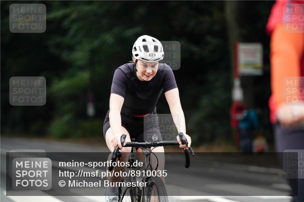 14.09.2025 - Stadtparktriathlon Michael Burmester http://msf.ph/oto/8910035 14.09.2025 10:26:12 Radfahren 542, 629 meine-sportfotos.de