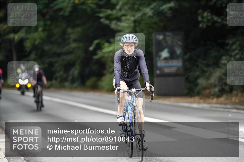 14.09.2025 - Stadtparktriathlon Michael Burmester http://msf.ph/oto/8910043 14.09.2025 10:26:31 Radfahren 561, 664, 665, 692 meine-sportfotos.de