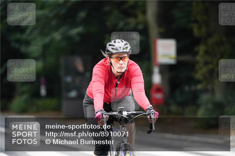 14.09.2025 - Stadtparktriathlon Michael Burmester http://msf.ph/oto/8910071 14.09.2025 10:27:05 Radfahren 530, 544, 631, 686 meine-sportfotos.de