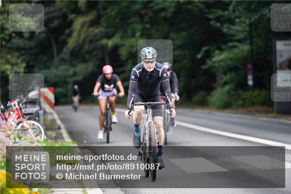 14.09.2025 - Stadtparktriathlon Michael Burmester http://msf.ph/oto/8910087 14.09.2025 10:27:23 Radfahren 512, 535, 577, 651 meine-sportfotos.de