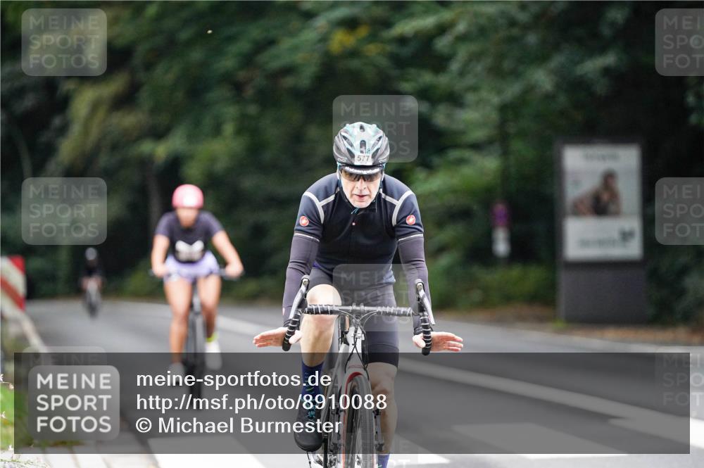 14.09.2025 - Stadtparktriathlon Michael Burmester http://msf.ph/oto/8910088 14.09.2025 10:27:24 Radfahren 512, 535, 577, 651 meine-sportfotos.de