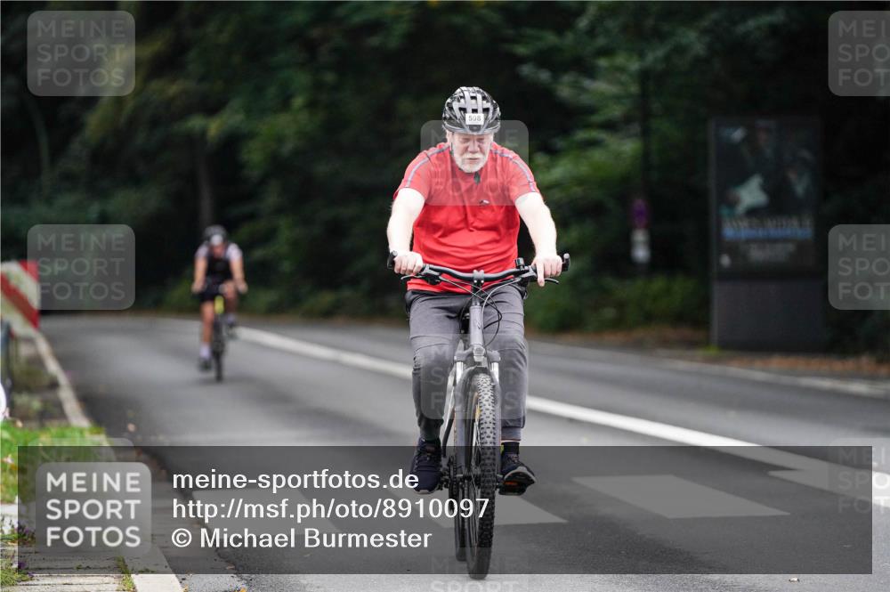 14.09.2025 - Stadtparktriathlon Michael Burmester http://msf.ph/oto/8910097 14.09.2025 10:27:45 Radfahren 518, 598 meine-sportfotos.de