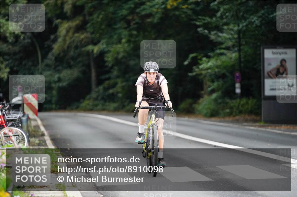 14.09.2025 - Stadtparktriathlon Michael Burmester http://msf.ph/oto/8910098 14.09.2025 10:27:50 Radfahren 518, 598 meine-sportfotos.de