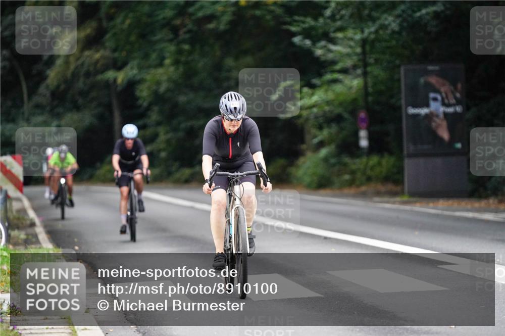 14.09.2025 - Stadtparktriathlon Michael Burmester http://msf.ph/oto/8910100 14.09.2025 10:28:03 Radfahren 539, 633, 661, 677, 710 meine-sportfotos.de
