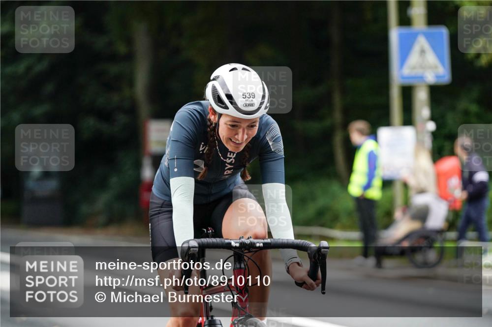 14.09.2025 - Stadtparktriathlon Michael Burmester http://msf.ph/oto/8910110 14.09.2025 10:28:12 Radfahren 534, 539, 622, 661, 677, 710 meine-sportfotos.de