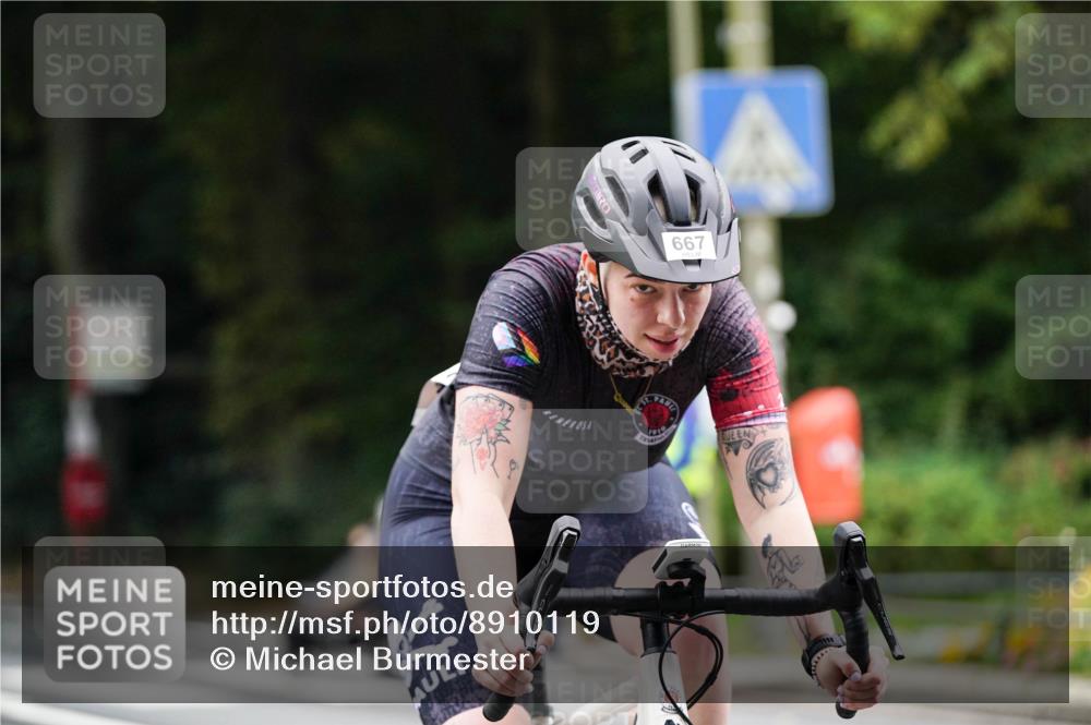 14.09.2025 - Stadtparktriathlon Michael Burmester http://msf.ph/oto/8910119 14.09.2025 10:28:30 Radfahren 529, 667 meine-sportfotos.de