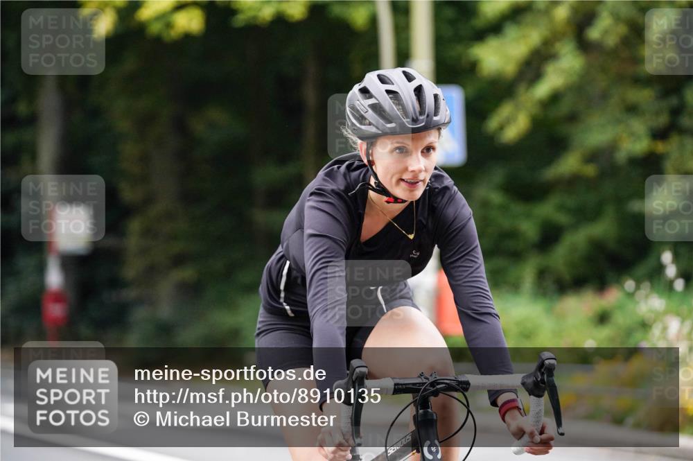 14.09.2025 - Stadtparktriathlon Michael Burmester http://msf.ph/oto/8910135 14.09.2025 10:28:58 Radfahren 581, 611, 632, 694, 702, 721 meine-sportfotos.de