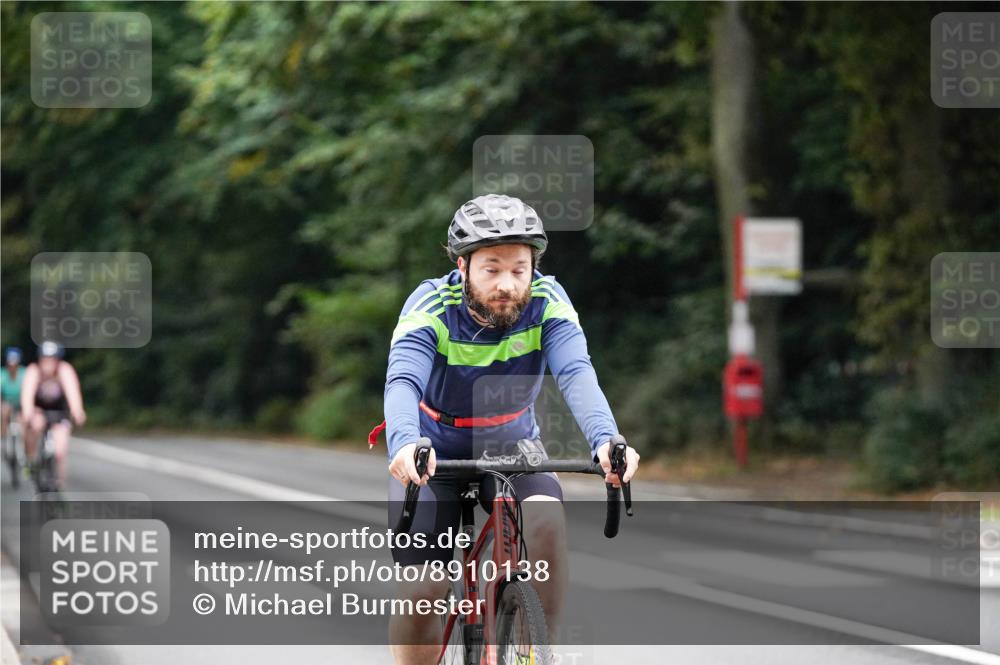 14.09.2025 - Stadtparktriathlon Michael Burmester http://msf.ph/oto/8910138 14.09.2025 10:29:02 Radfahren 565, 581, 655, 694, 702, 721 meine-sportfotos.de