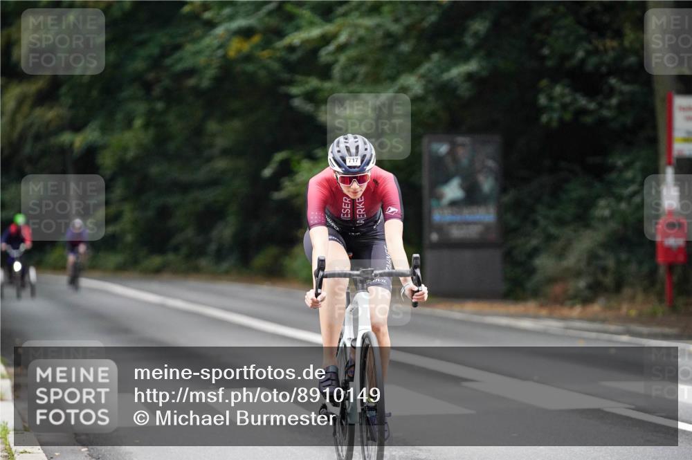 14.09.2025 - Stadtparktriathlon Michael Burmester http://msf.ph/oto/8910149 14.09.2025 10:29:23 Radfahren 566, 685, 717 meine-sportfotos.de