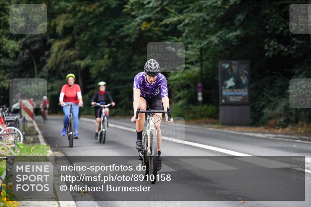 14.09.2025 - Stadtparktriathlon Michael Burmester http://msf.ph/oto/8910158 14.09.2025 10:29:48 Radfahren 602, 639, 682 meine-sportfotos.de