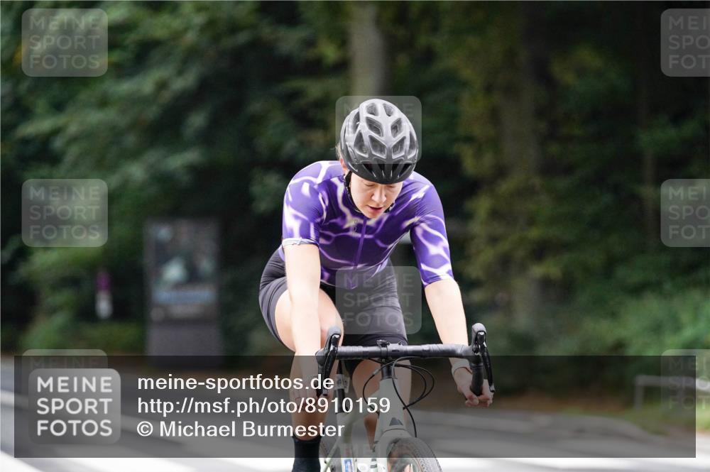 14.09.2025 - Stadtparktriathlon Michael Burmester http://msf.ph/oto/8910159 14.09.2025 10:29:49 Radfahren 562, 602, 639, 682 meine-sportfotos.de