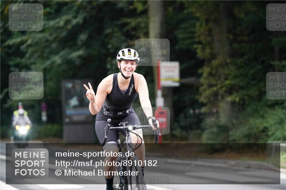 14.09.2025 - Stadtparktriathlon Michael Burmester http://msf.ph/oto/8910182 14.09.2025 10:30:32 Radfahren 586, 596, 620, 642, 645, 697, 699, 700 meine-sportfotos.de