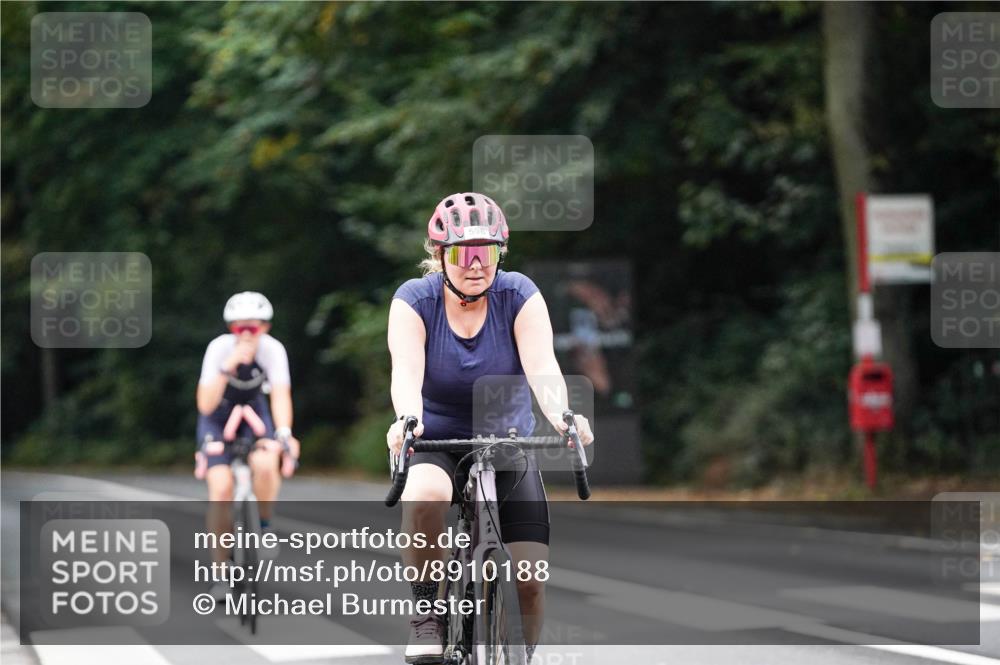 14.09.2025 - Stadtparktriathlon Michael Burmester http://msf.ph/oto/8910188 14.09.2025 10:30:37 Radfahren 527, 596, 642, 645, 697, 700 meine-sportfotos.de