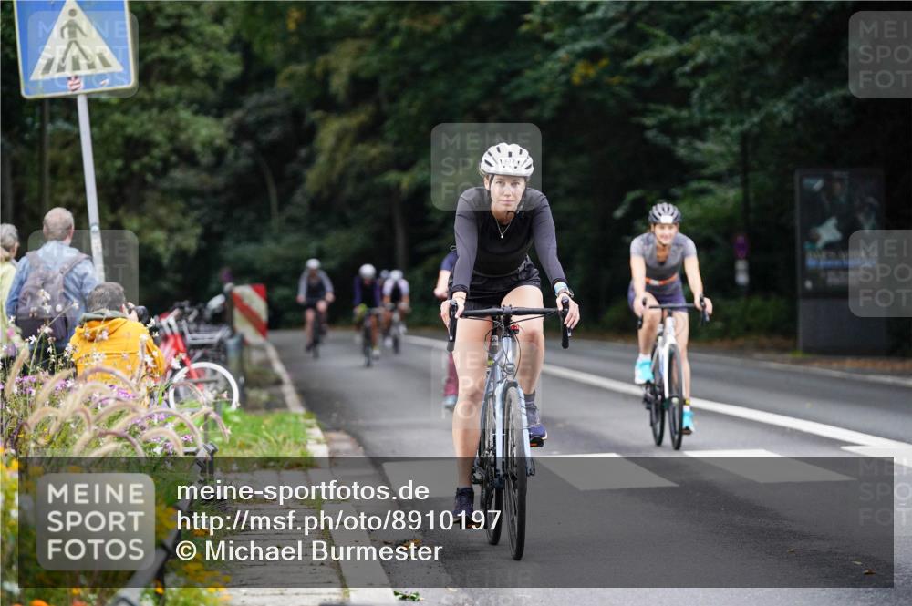 14.09.2025 - Stadtparktriathlon Michael Burmester http://msf.ph/oto/8910197 14.09.2025 10:30:59 Radfahren 521, 522, 533, 546, 624, 687, 712 meine-sportfotos.de