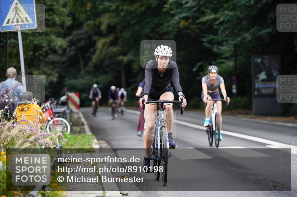 14.09.2025 - Stadtparktriathlon Michael Burmester http://msf.ph/oto/8910198 14.09.2025 10:30:59 Radfahren 521, 522, 533, 546, 624, 687, 712 meine-sportfotos.de