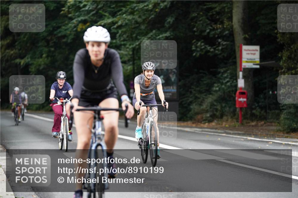 14.09.2025 - Stadtparktriathlon Michael Burmester http://msf.ph/oto/8910199 14.09.2025 10:30:59 Radfahren 521, 522, 533, 546, 624, 687, 712 meine-sportfotos.de